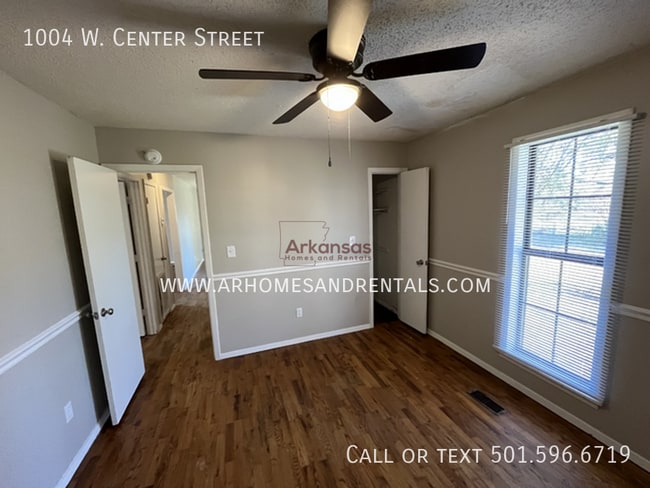 Building Photo - 1004 W Center St