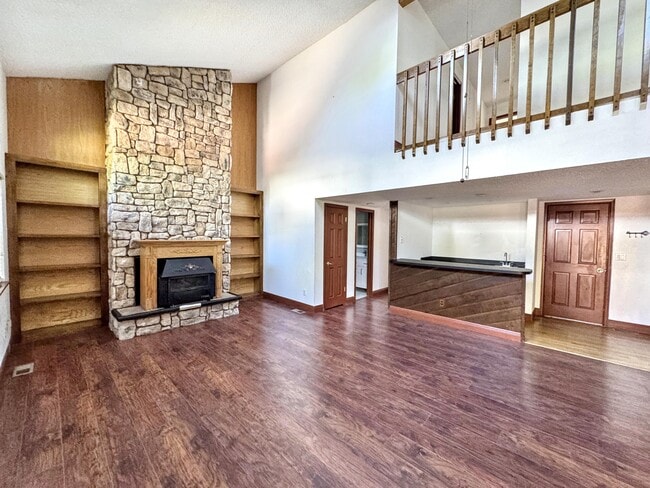 Building Photo - 18203 E Berry Dr