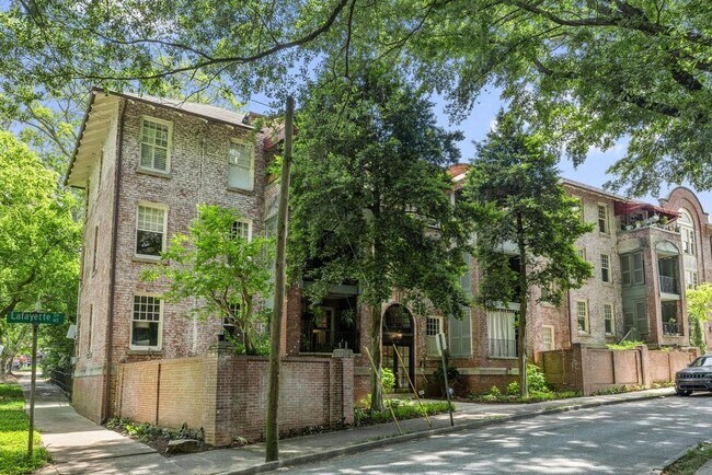 Building Photo - 116 Lafayette Dr NE