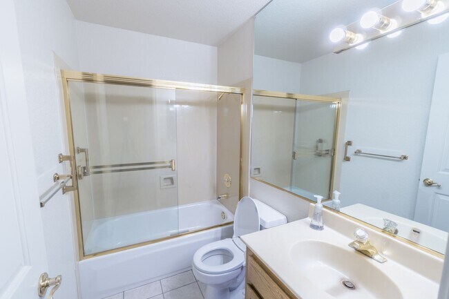 Building Photo - 2741 Seminole Dr