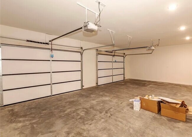Building Photo - 841 Round Top St