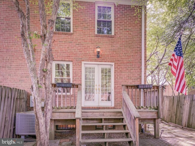 Building Photo - 514 S Henry St