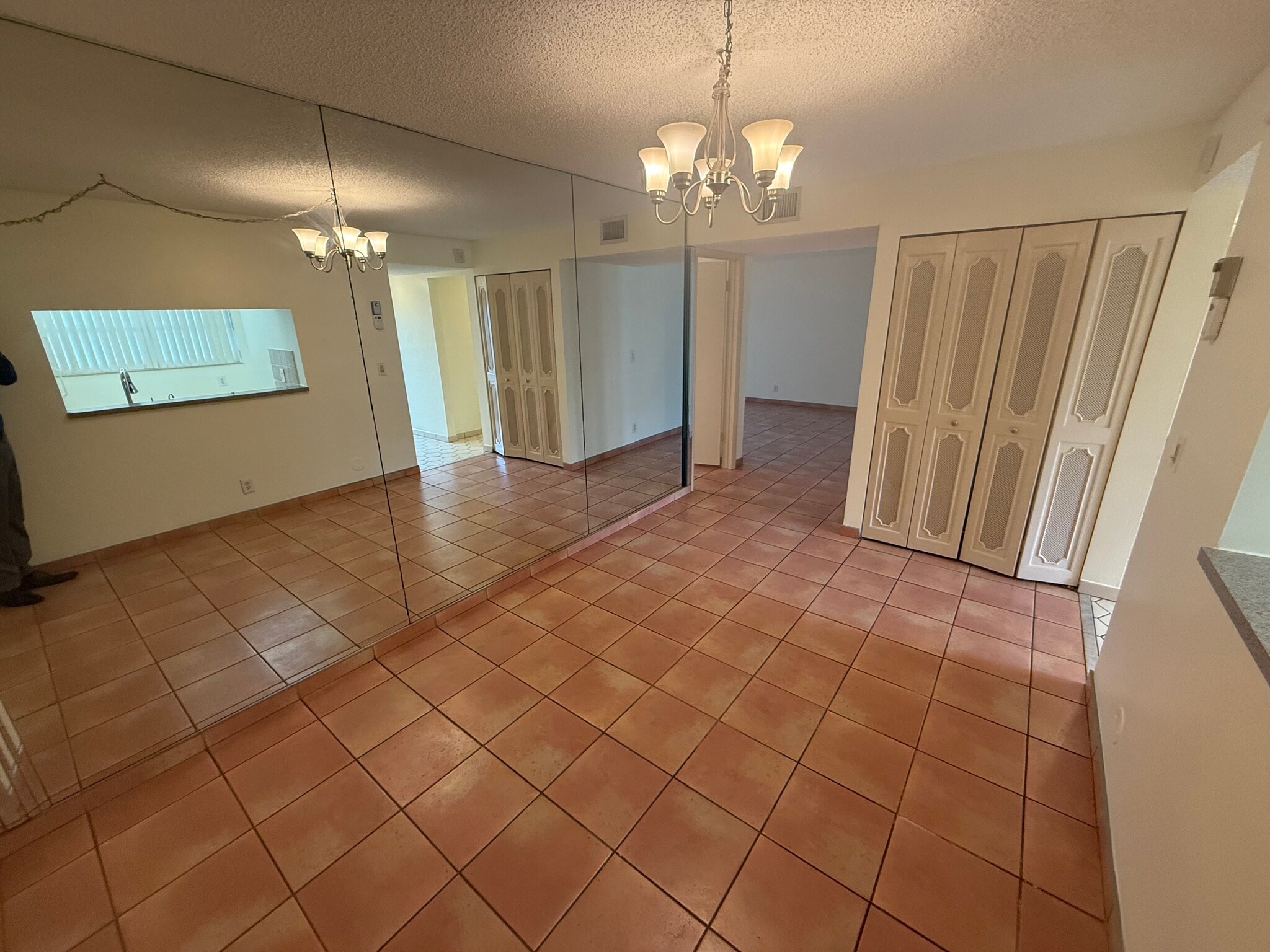 Building Photo - 6075 N Sabal Palm Blvd