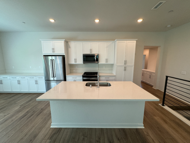 Primary Photo - Luxurious 3 Bedroom 2 Bathroom Townhome in...
