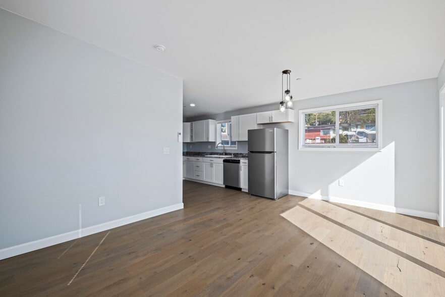 Building Photo - 812 2nd Ave N