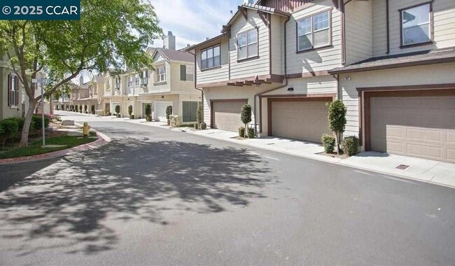 Building Photo - 812 Joree Ln