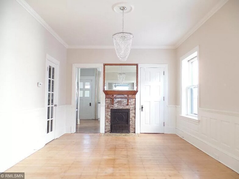 Primary Photo - 1900 Columbus Ave.