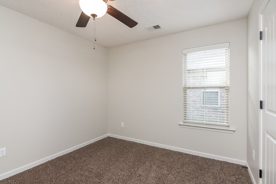 Building Photo - 9426 Darren Cir S