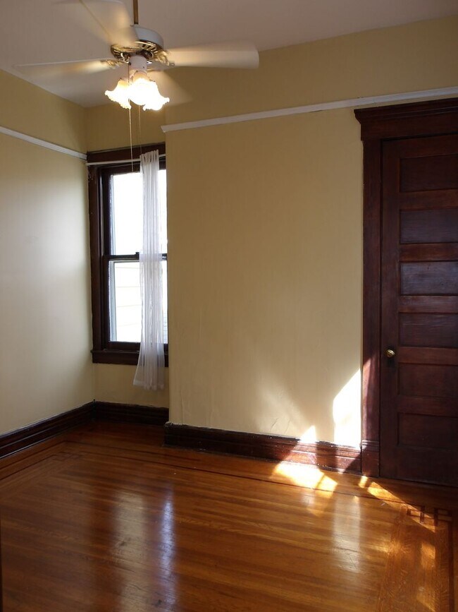Building Photo - 1705 Edenside Ave
