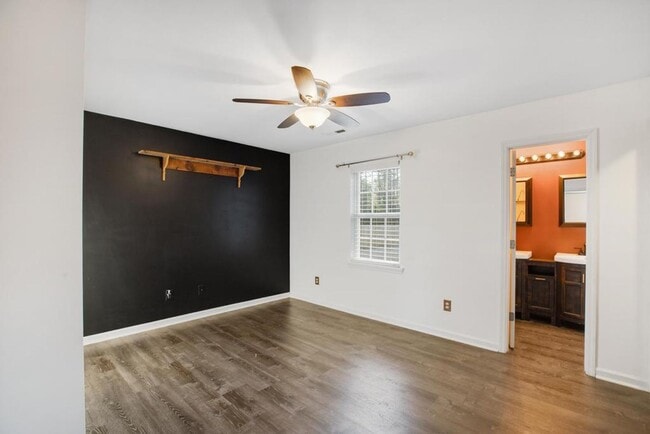 Building Photo - Adorable Richlands Home!