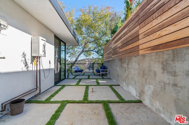 Building Photo - 3632 Beverly Ridge Dr