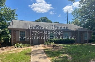Building Photo - 544-546 Charleston Lane