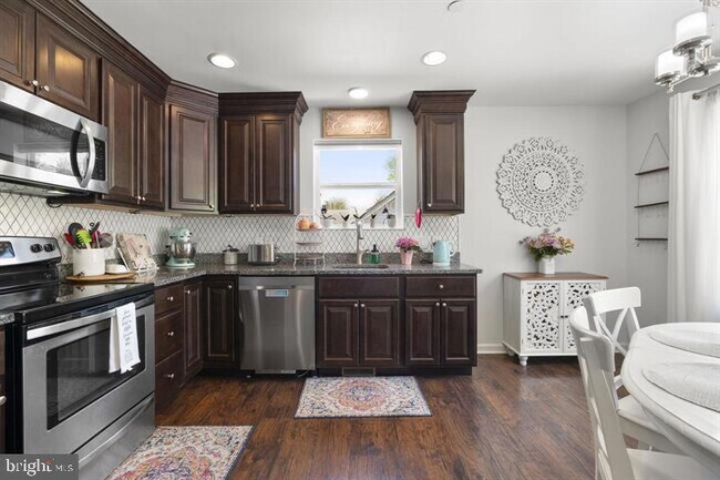 Building Photo - 465 Carvel Beach Rd