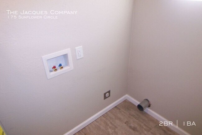 Building Photo - 175 Sunflower Cir