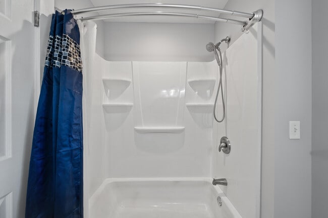 Building Photo - 106 N Main St