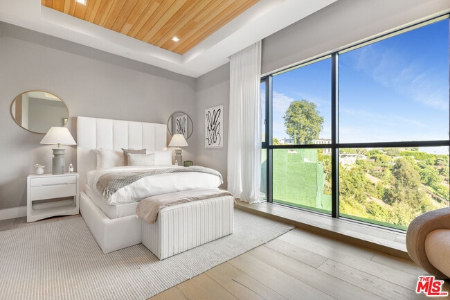 Building Photo - 1033 Somera Rd