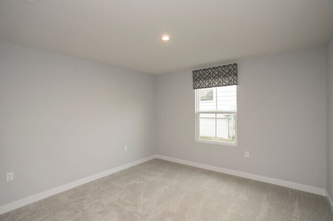 Building Photo - 711 Cottage Dr