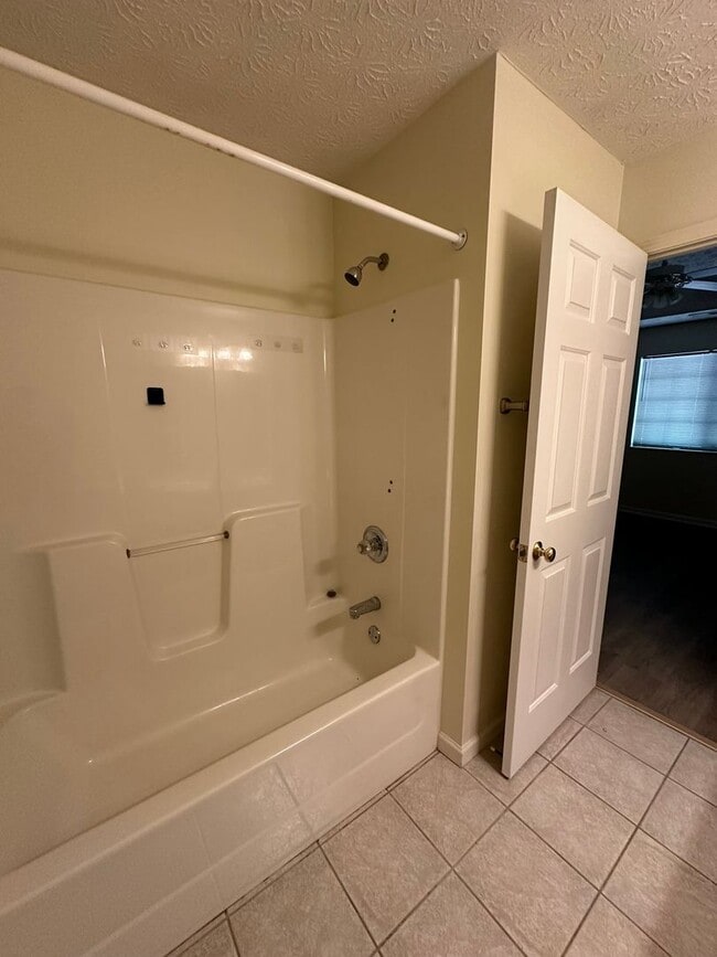 Building Photo - Single Story Gainesville Townhome with Garage