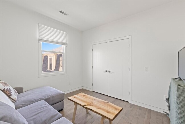 Building Photo - 86 Fremont St