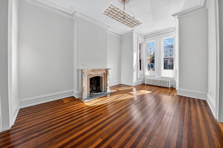 Building Photo - 917 O St NW