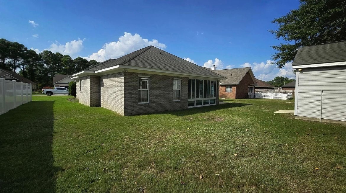 Building Photo - 4091 Lake Shore Dr