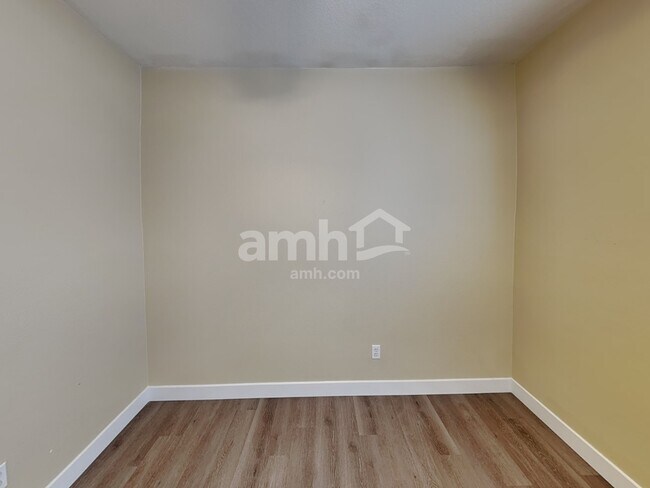 Building Photo - 13571 W Post Dr