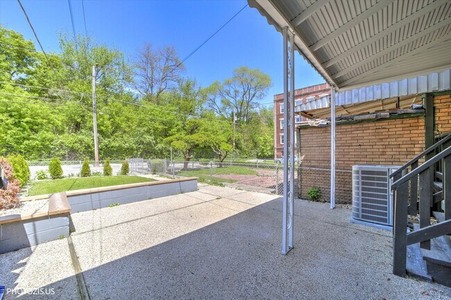 Building Photo - 803 Brummel St