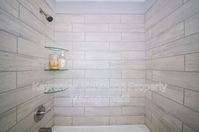 Building Photo - 1001 Colonial Ave