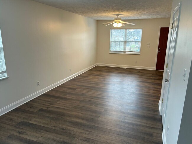 Building Photo - Now available:  Three bedroom, 1.5 bath home in Maryville City