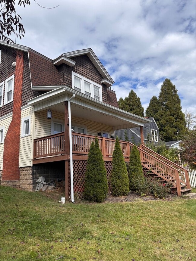 Building Photo - Single Family Home located within Minutes of both Hospitals. - 3 Bedrooms, 1 Bathroom and 1 Car G...