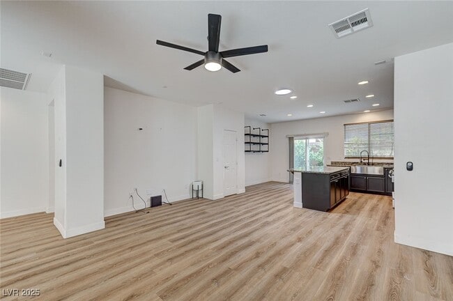 Building Photo - 10705 Mentesana Ave