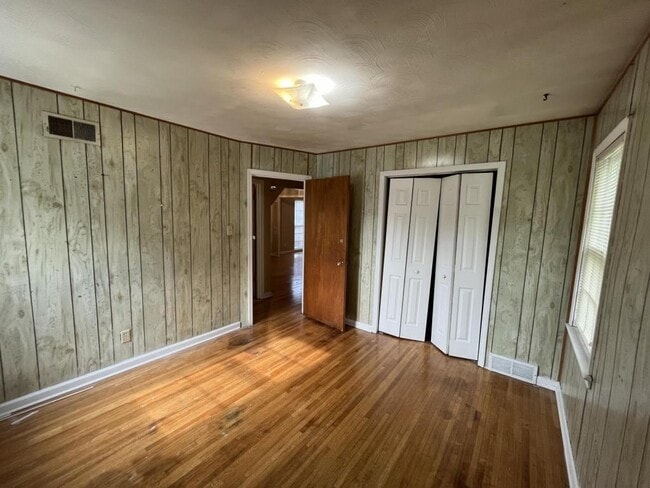 Building Photo - 2870 Dumbarton Oaks Dr