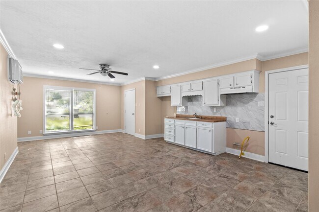 Building Photo - 4201 Sevan St