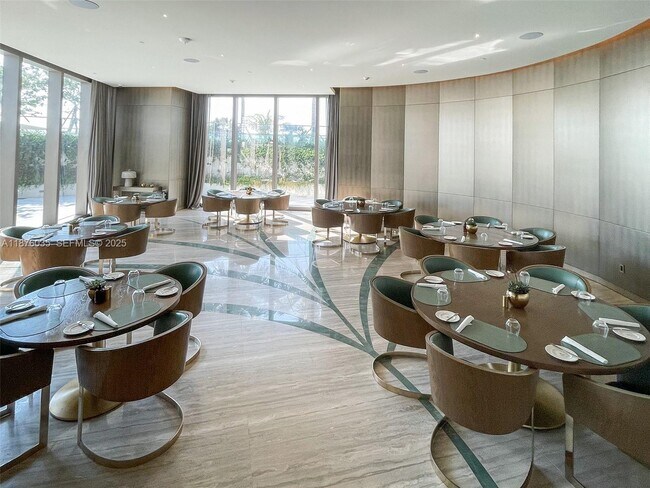 Building Photo - 18975 Collins Ave