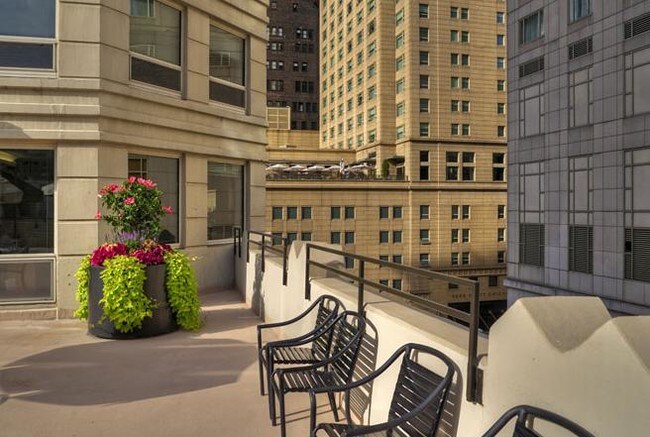 Building Photo - 740 N Rush St