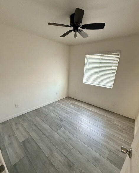 Building Photo - 5203 E Falls View Dr