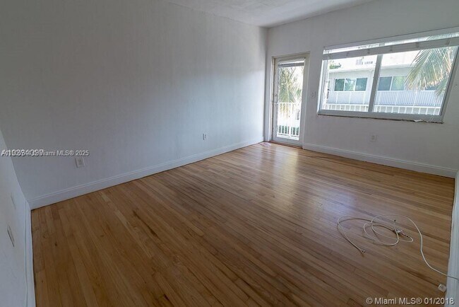 Building Photo - 7207 Bay Dr