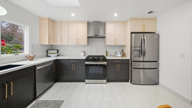 Building Photo - 1819 Cedar St