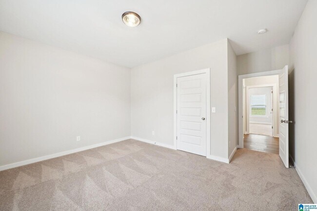 Building Photo - 460 Troubadour Ln