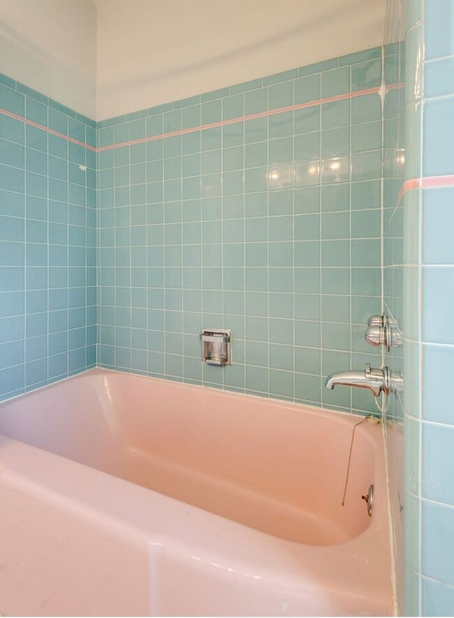 Building Photo - Spacious Green Hills Retreat | 3–4BR, 3BA ...