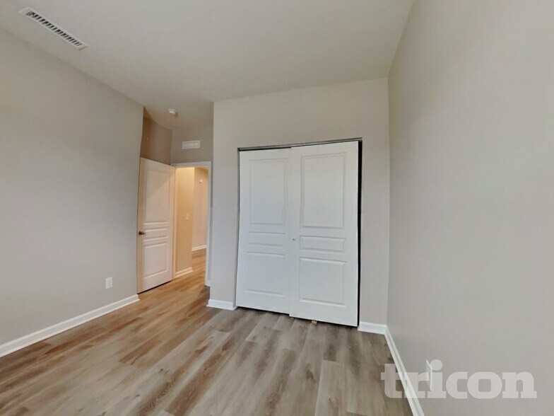 Building Photo - 923 Avondale Dr