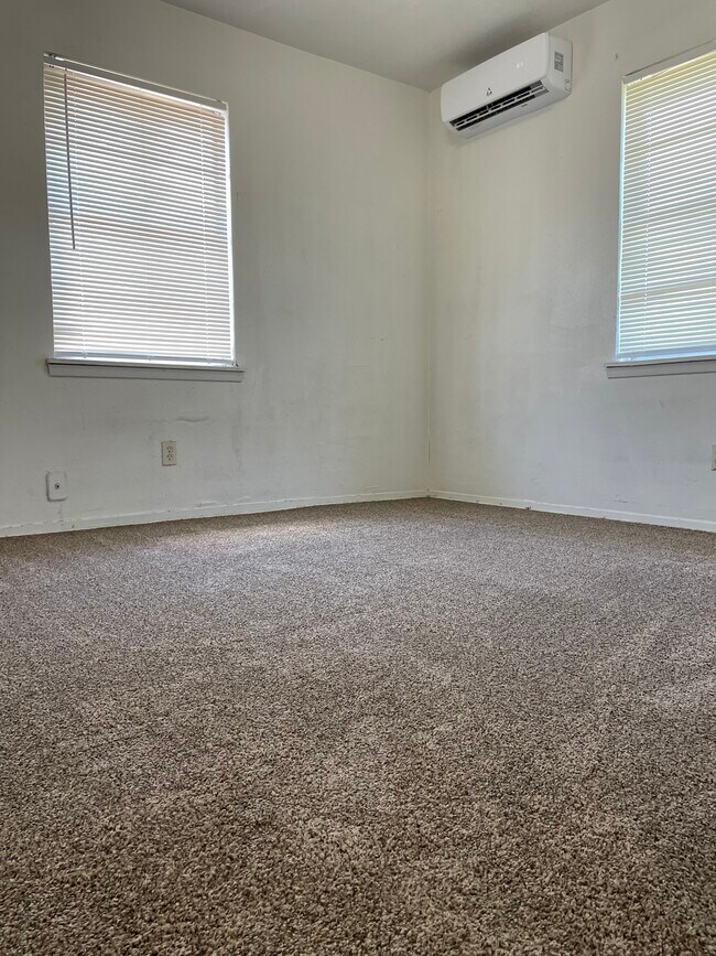 Building Photo - 3405 Drew St