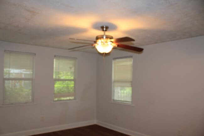 Building Photo - Midtown Rental 2 Bed 1 Bath