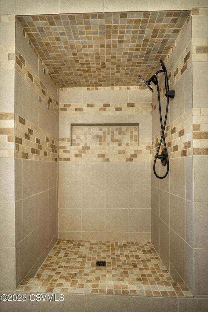 Building Photo - 934 Grand St