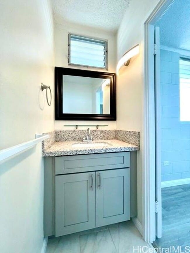Building Photo - Pearl Manor Apartments, Aiea, HI 96701 - T...