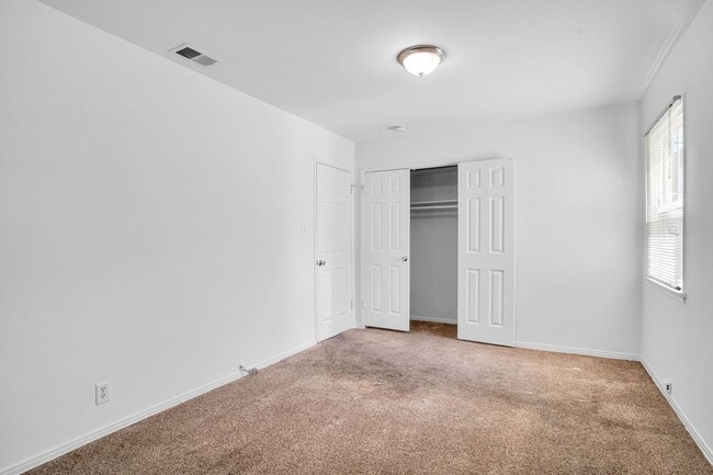 Building Photo - Stunning Northridge 4+2 Single Family House