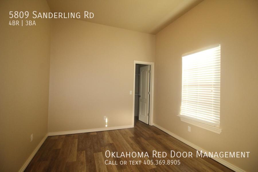 Building Photo - 5809 Sanderling Rd