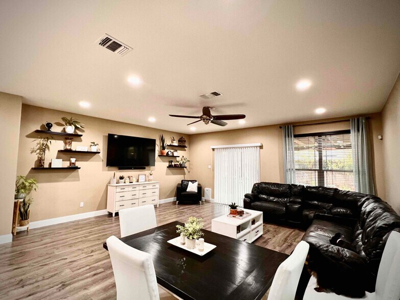 Building Photo - 1910 Ashberry Trail