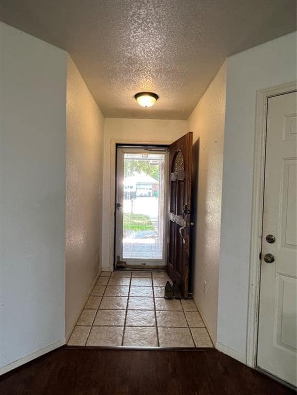 Building Photo - 825 Manor Dr