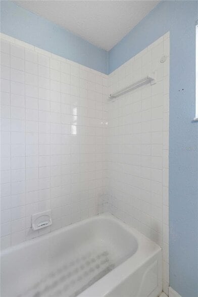 Building Photo - 7818 NE 21 Ave